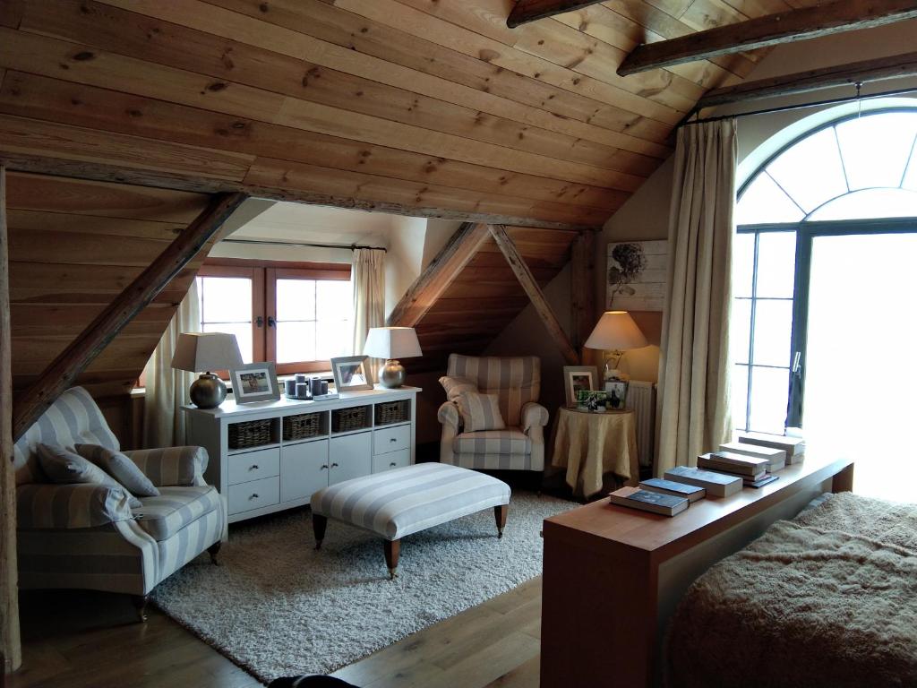 Romantic cottage room 2