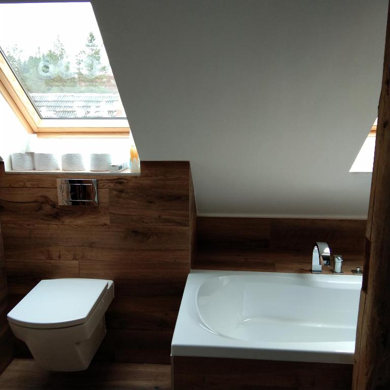 Romantic cottage room 4