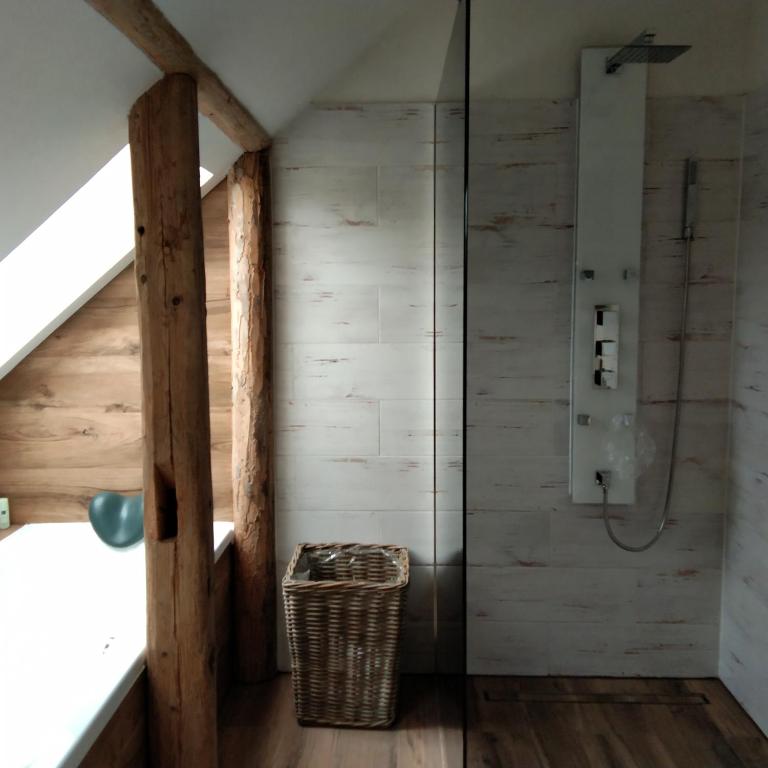 Romantic cottage room 5